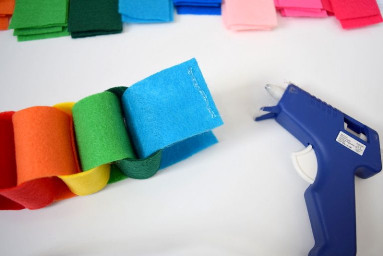 The felt chain garland that never ends