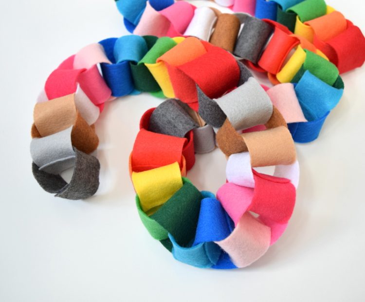 The felt chain garland that never ends